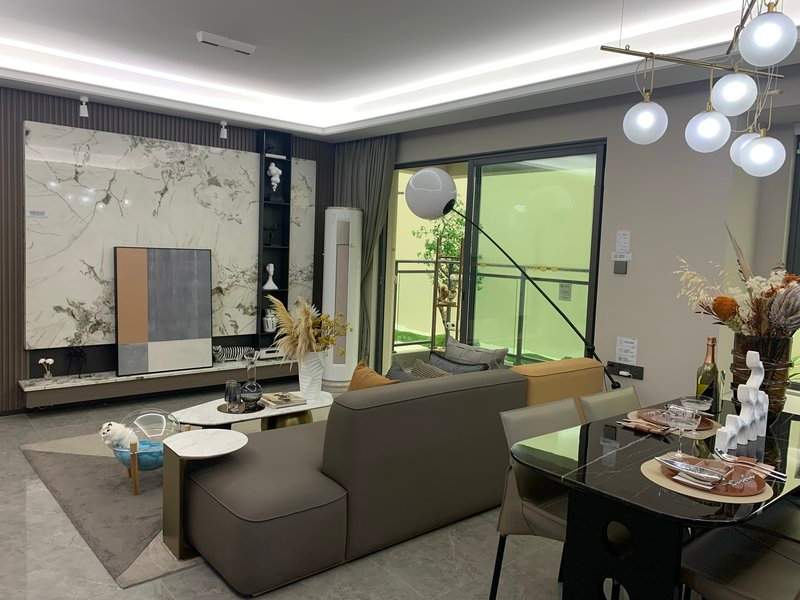 阳台折叠门材质大揭秘，原来90%的人都选错了 - 新媒体情报驿站